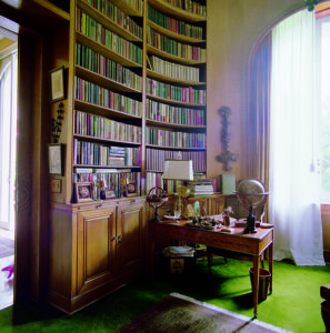 Biblioteca possui acervo de 3 mil volumes e conta com exemplares raros. Coleção teve a orientação de José Mindlin. Foto: divulgação.