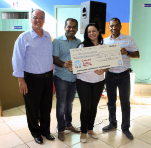 Mário Cobianchi e Elaine Silva, da FEAI, com Hélio Rubens e João Hélio, da Casa da Esfiha.