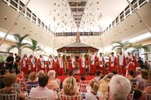 Formação do Coral Mozart inclui 12 solistas vocais, quatro instrumentistas e um maestro. Foto: Polo Shopping Indaiatuba.