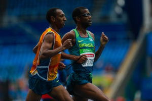 08/09/2016 - Brasil , Rio de Janeiro, Estádio Olímpico - Jogos Paralímpicos Rio 2016 - Atletismo - 5000 m masculino T11 (final) – Odair Santos ©Marcelo Regua/MPIX/CPB.