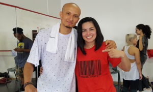 Os professores Nenê e Mary Santos realizam o aulão dos estilos House Dance e Hip Hop Dance. Crédito da foto: divulgação.